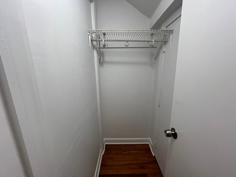 Building Photo - 505 Beacon St