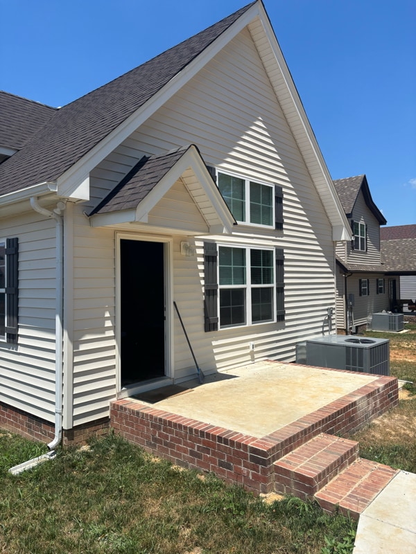 Building Photo - 100 Apache Ln