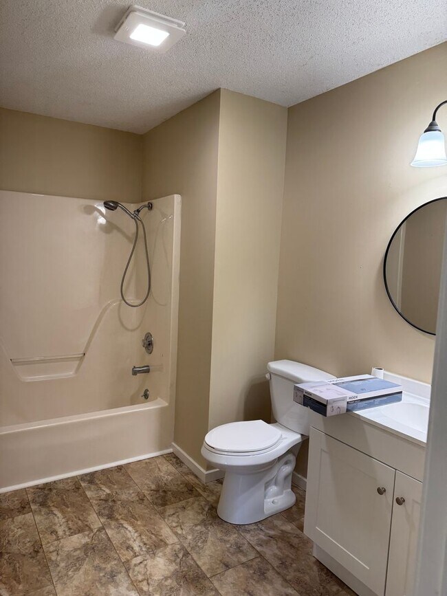 Building Photo - Lots of updates!  Southside 3 bedroom house