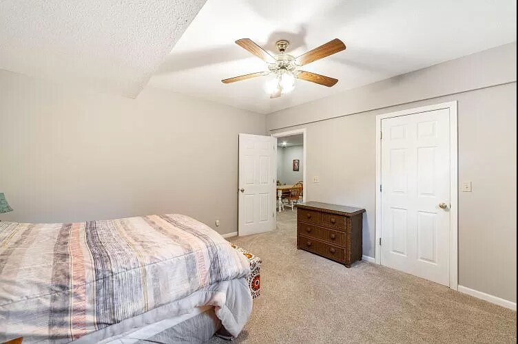 Building Photo - 4405 Fall River Dr
