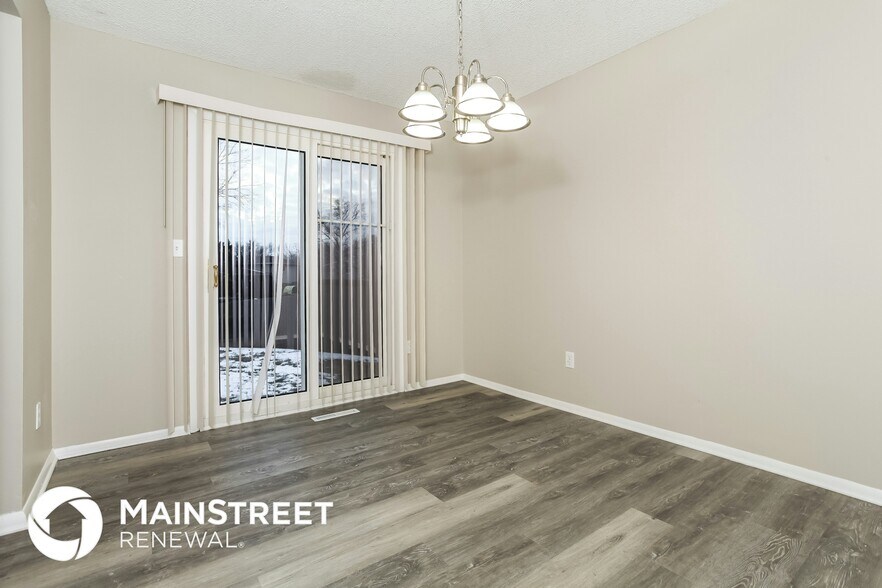 Building Photo - 2033 Queensbridge Dr