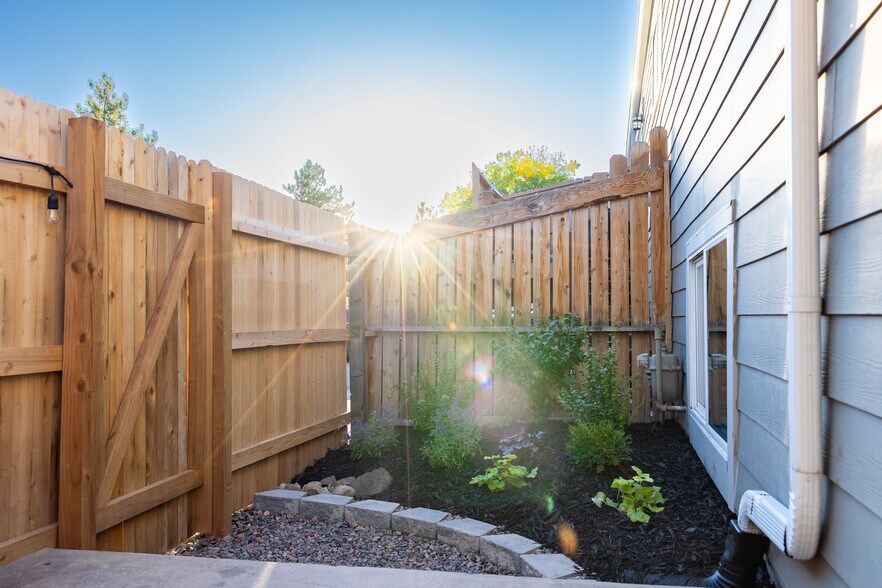 Building Photo - 5711 W 92nd Ave