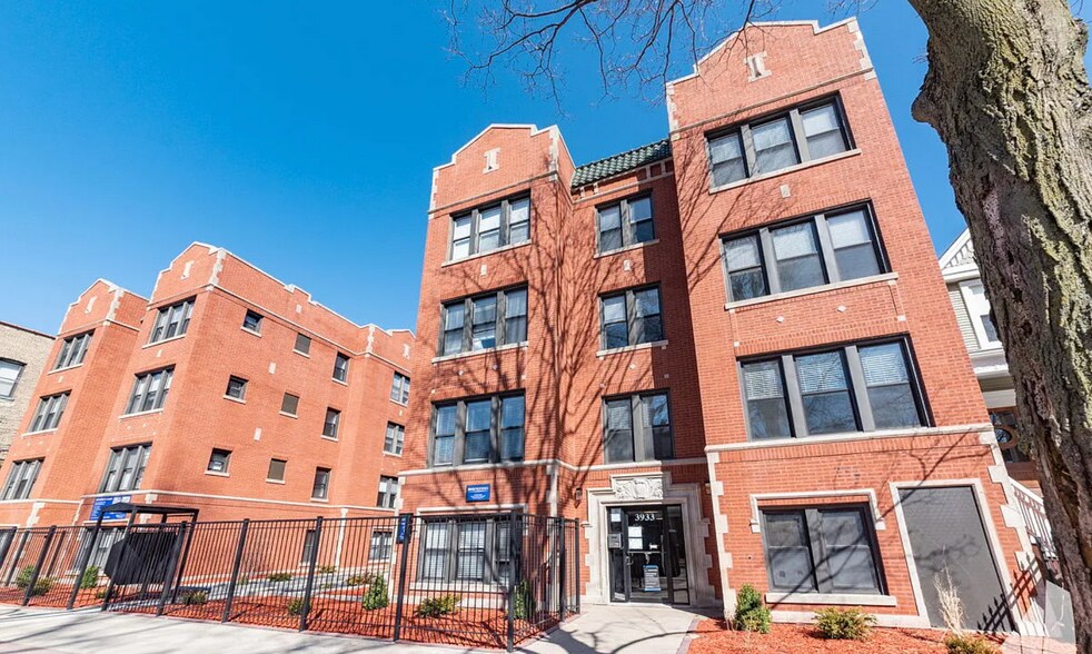 Building Photo - 3943 N Janssen Ave