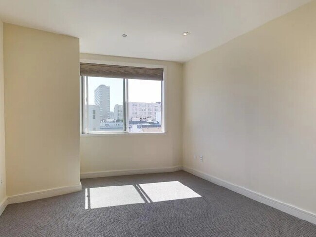 Building Photo - 1725 Washington St