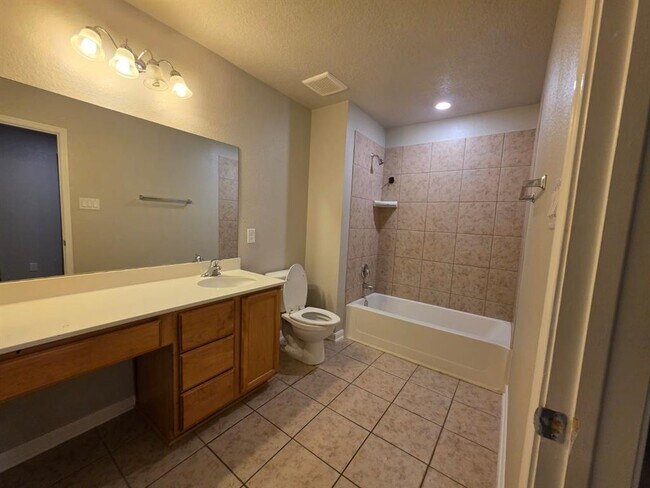 Building Photo - 25335 Briscoe Village Dr