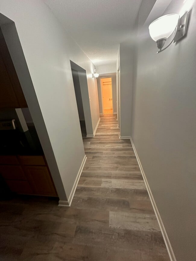 Building Photo - 2204 Castle Rock Square