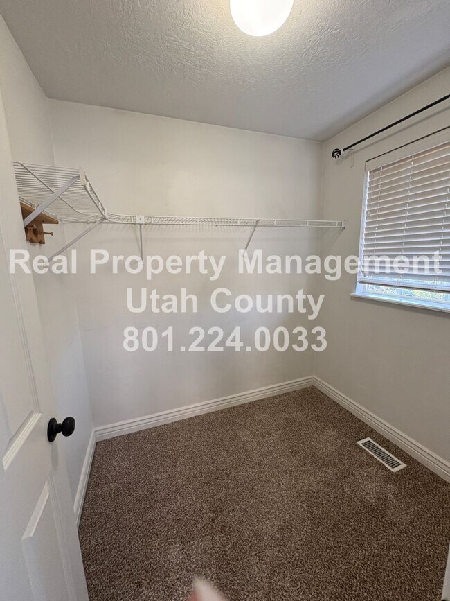 Building Photo - 1354 Dunmore Dr