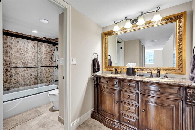 Building Photo - 1149 Hillsboro Mile