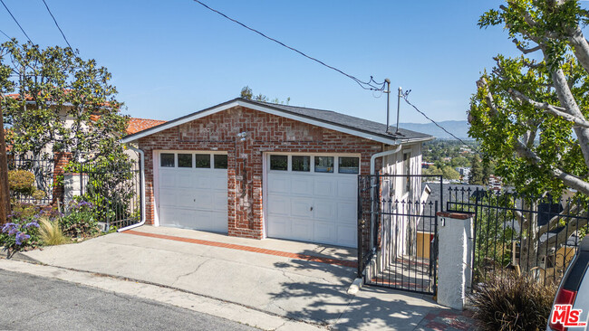 Building Photo - 14563 Round Valley Dr