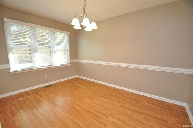 Building Photo - 9001 Crestwood Dr