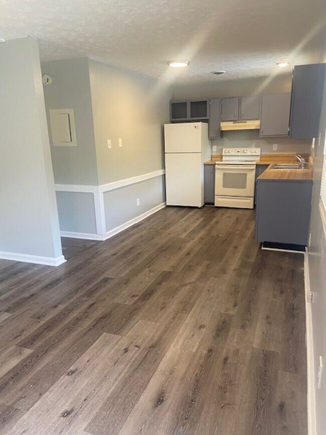 Building Photo - Strawberry Plains 37871 - 2 bedroom, 1 bat...