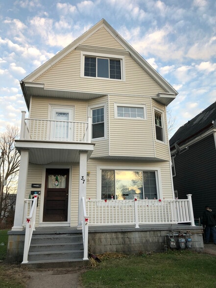 Building Photo - 37 Holland Pl