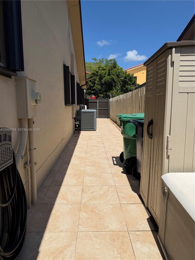 Building Photo - 10903 SW 146th Ct