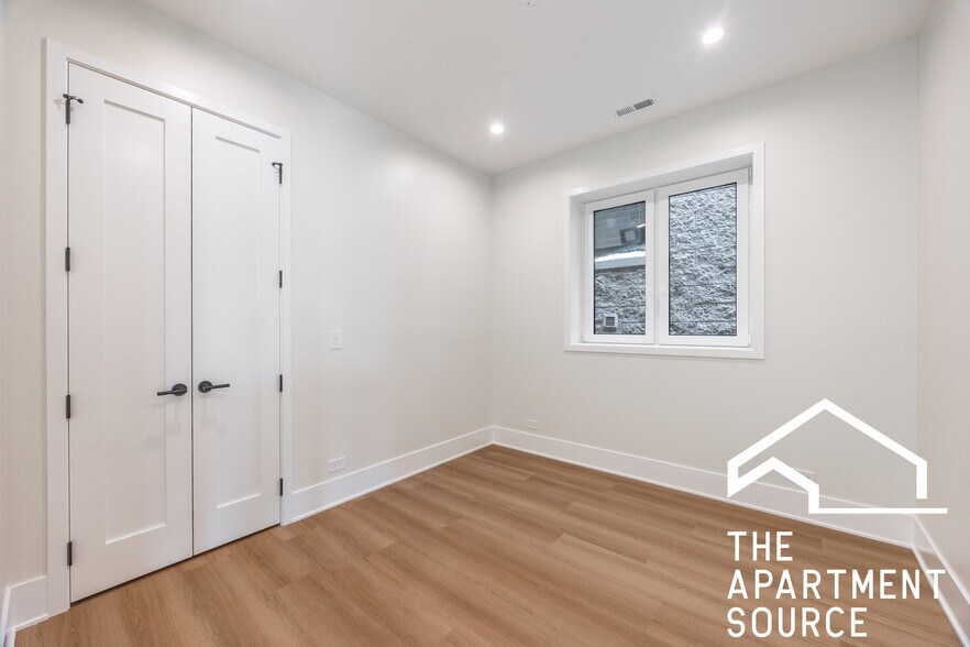 Building Photo - 1625 W Grand Ave