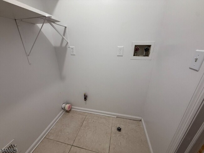 Building Photo - 527 4th Ave