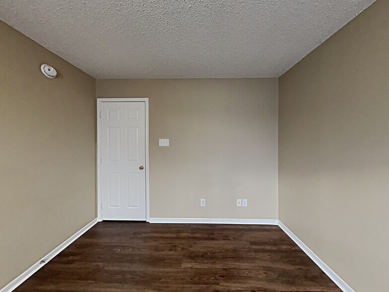 Building Photo - 10099 Weeping Cherry Dr