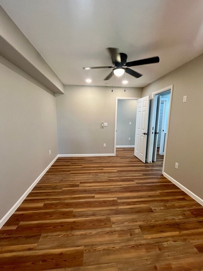 Building Photo - Fully Renovated Duplex in Central Longmont...