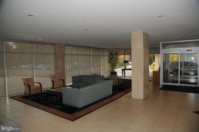 Building Photo - 10401 Grosvenor Pl