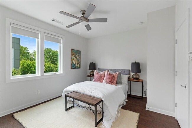 Building Photo - 415 Gartrell St SE