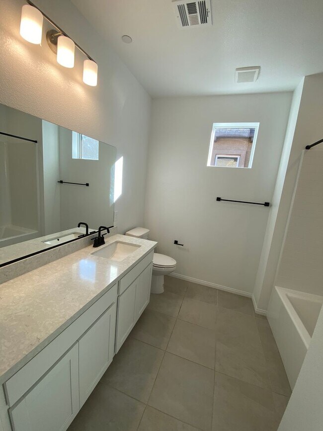 Building Photo - AMERICANA Property Mgmt - 3beds - 2 1/2baths Newly Townhouse in Henderson.