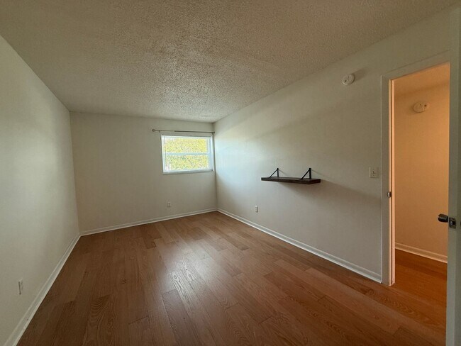 Building Photo - Great Largo 2/1 condo 55+ community