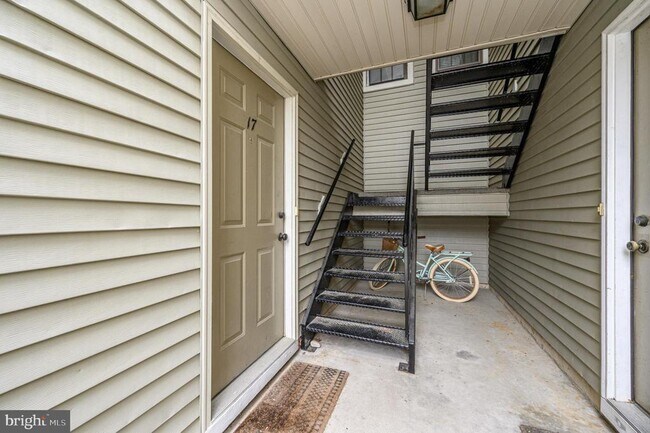 Building Photo - 17 Chelmsford Ct