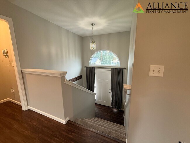 Building Photo - 112 Quail Ct