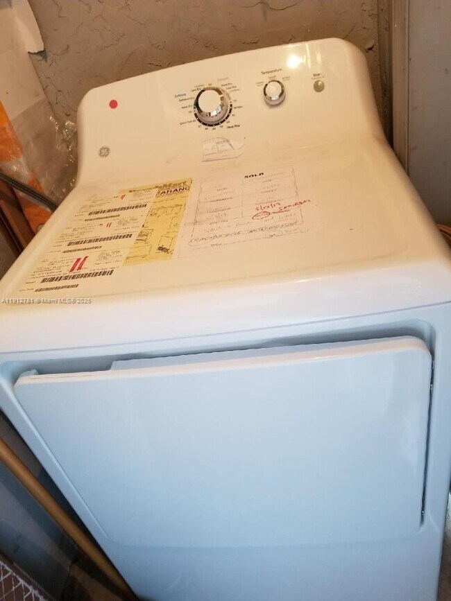 Building Photo - 452 NE 210th Cir Terrace