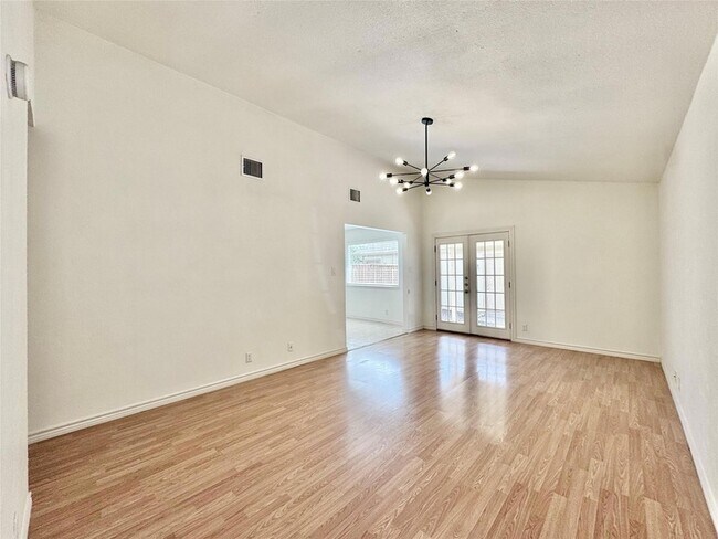 Building Photo - 1423 W Braker Ln
