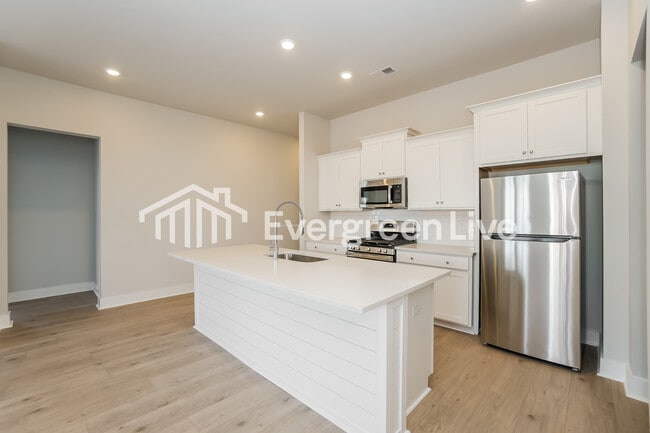 Building Photo - 128 Bloomsbury St