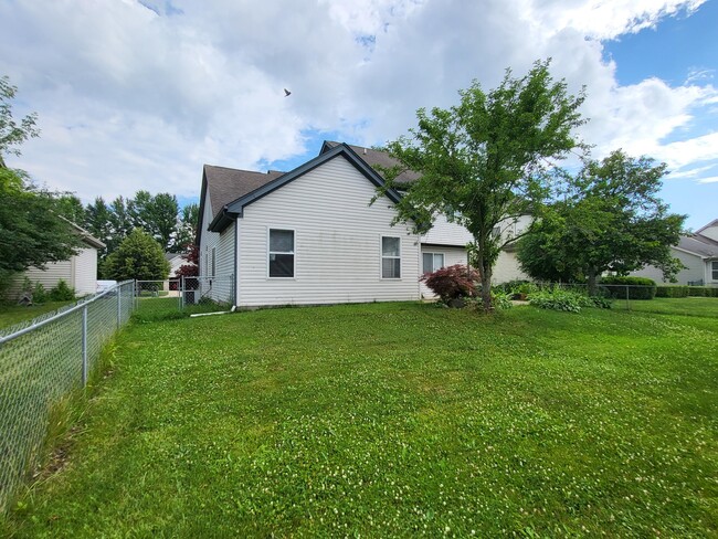 Building Photo - 7851 Thornhill Dr
