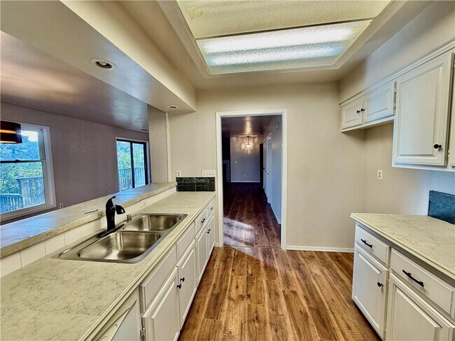 Building Photo - 26 Shakespeare Dr