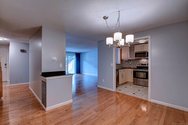 Building Photo - 28 Dutton Pl Way