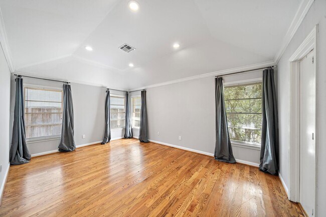Building Photo - 3115 Glen Haven Blvd
