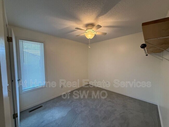 Building Photo - 2633 W Hanover Dr