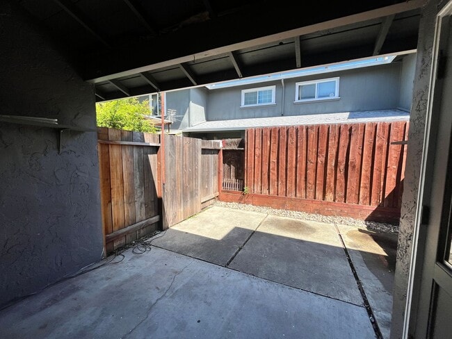 Building Photo - Townhouse in San Jose, CA Available Now!
