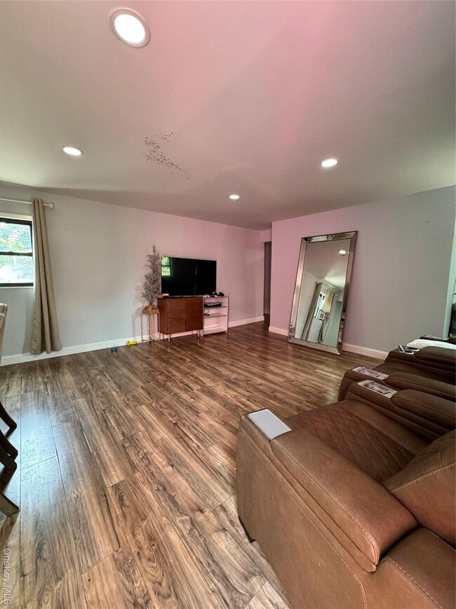 Building Photo - 213 NY-82