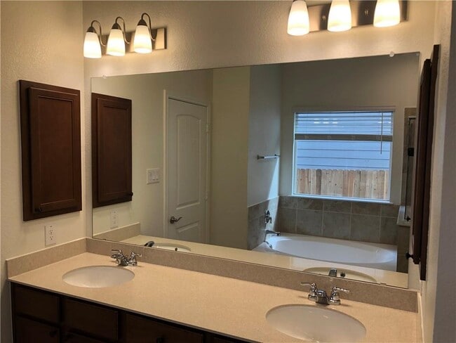 Building Photo - 625 Jud Allen Wy