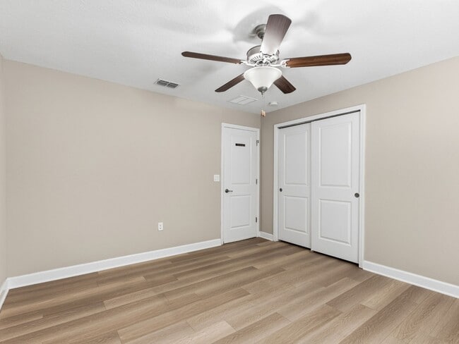 Building Photo - Stunning 3 BR + LOFT/2.5 BA /2-Car Garage townhome in the highly desirable GATED community of Hid...