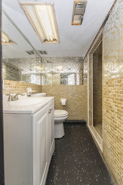 BSEMENT Bathroo - 5252 Maffitt Ave