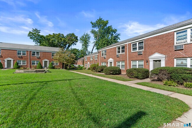 Building Photo - 13 Hamilton Ct