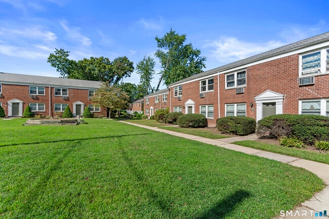 Building Photo - 323 Hamilton Ct