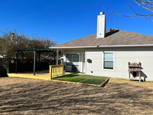 Building Photo - Renovated 3-bedroom Home in Huttoparke