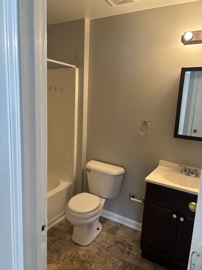 Building Photo - Cassville Oaks Apartments