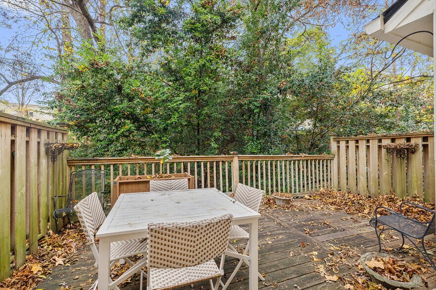 Building Photo - 104 Terrace Dr NE