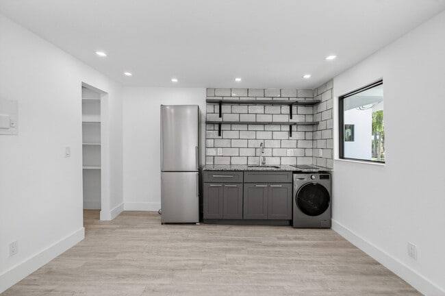 Building Photo - 515 NW 1st St