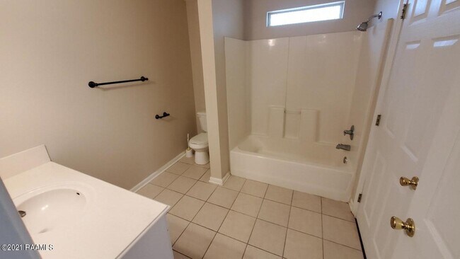 Building Photo - 122 Earline Dr