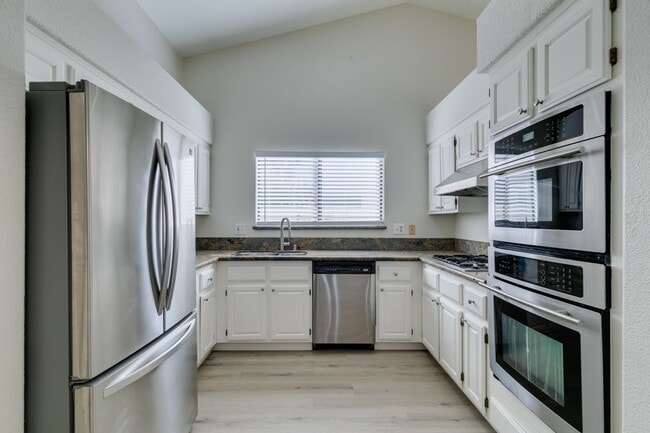 Building Photo - Lovely 1 story home near Warm Springs and Green Valley Pkwy with LARGE backyard!
