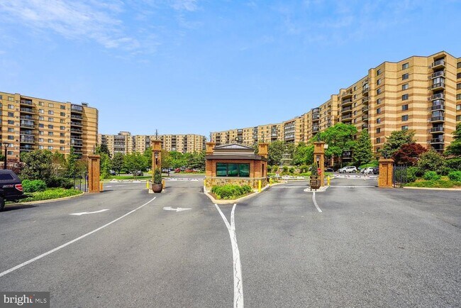 Building Photo - 8360 Greensboro Dr
