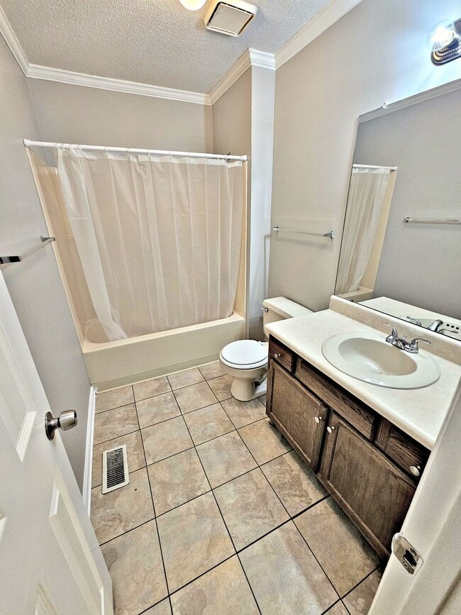 Building Photo - Townhouse Apartment 2BR/2.5BA SW Decatur